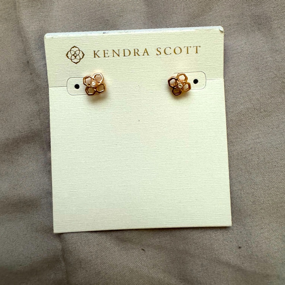 Never worn new Kendra Scott earring studs